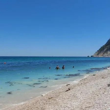 ベッド・アンド・ブレックファスト Fioreconero 3*