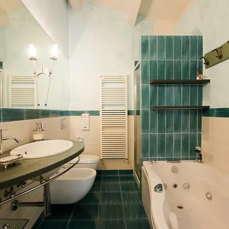 Fioreconero 3* Montacuto