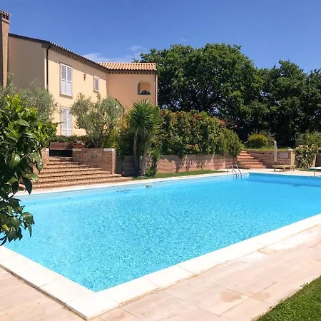 Fioreconero Bed & Breakfast 3*