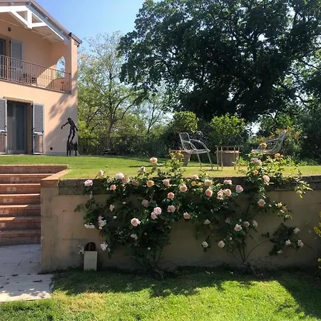 Fioreconero 3* Montacuto