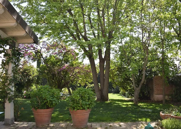 Fioreconero Bed & Breakfast Montacuto